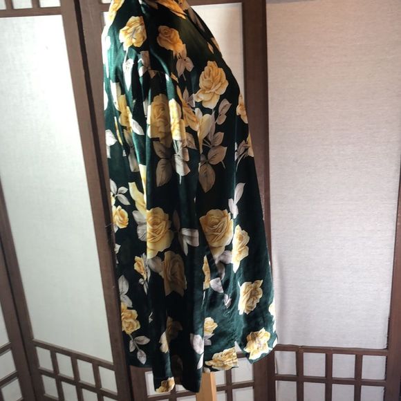 Victoria's Secret Green Floral Satiny Sleep Shirt Button Down Long Sleeve Size M - Picture 10 of 14
